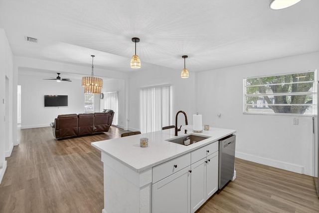 800 N CHURCH AVENUE, Mulberry, FL 33860