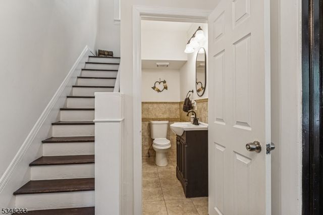253 E 2Nd Ave, Roselle Boro, NJ 07203