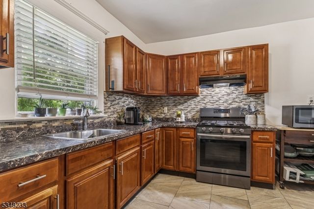 253 E 2Nd Ave, Roselle Boro, NJ 07203