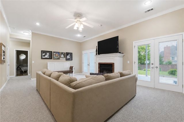 790 E Emerson Lane, Fayetteville, AR 72701