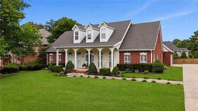 790 E Emerson Lane, Fayetteville, AR 72701