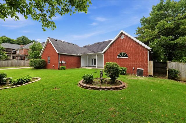 790 E Emerson Lane, Fayetteville, AR 72701