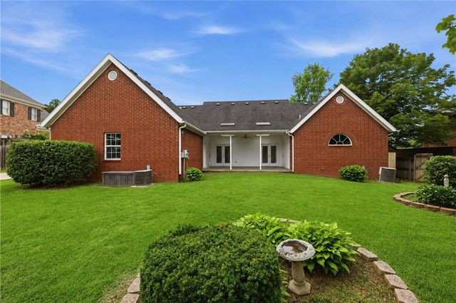 790 E Emerson Lane, Fayetteville, AR 72701