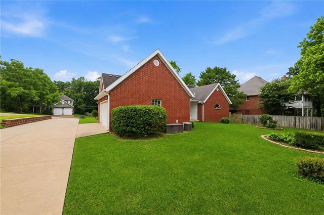 790 E Emerson Lane, Fayetteville, AR 72701