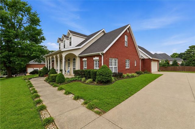 790 E Emerson Lane, Fayetteville, AR 72701