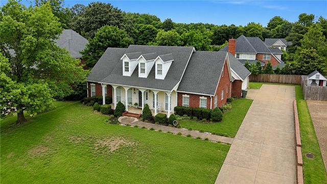 790 E Emerson Lane, Fayetteville, AR 72701