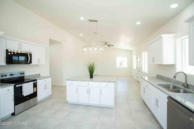 1821 Circulo Mexicali, Rio Rico, AZ 85648