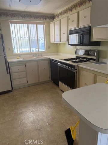 9391 California Ave 13, Riverside, CA 92503