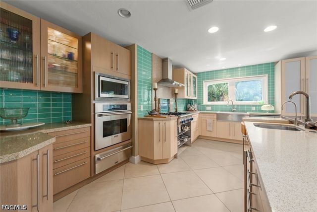 500 Kinzie Island CT, Sanibel, FL 33957