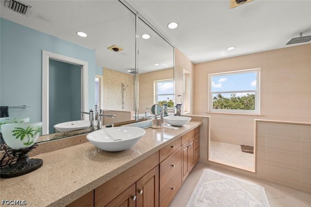 500 Kinzie Island CT, Sanibel, FL 33957