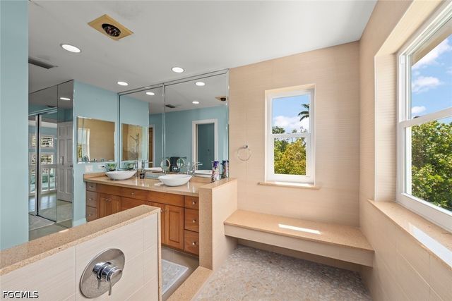 500 Kinzie Island CT, Sanibel, FL 33957