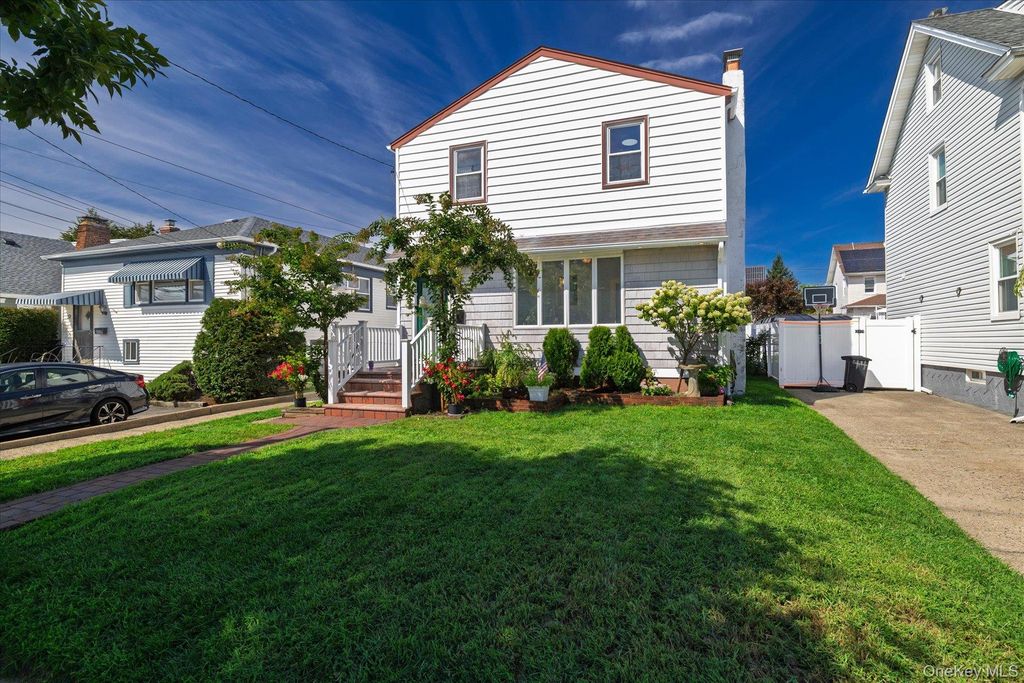 48 W Windsor Parkway, Oceanside, NY 11572 — photo 2
