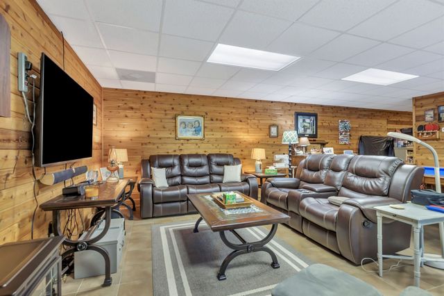 262 Brushy Rd, Centerville, TN 37033