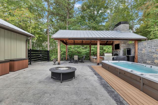 262 Brushy Rd, Centerville, TN 37033