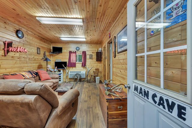 262 Brushy Rd, Centerville, TN 37033