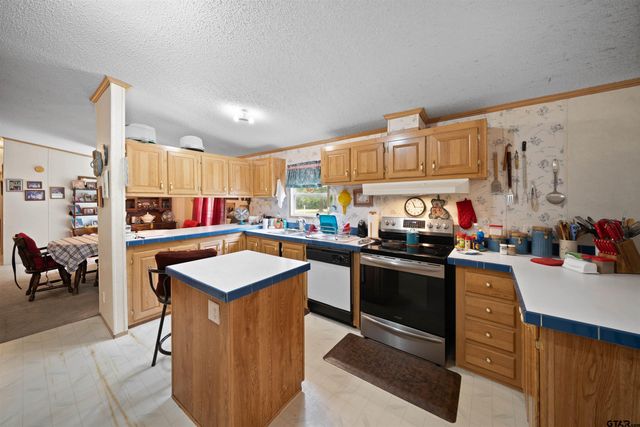 2425 Thompson Ln, Tyler, TX 75701