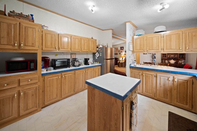2425 Thompson Ln, Tyler, TX 75701
