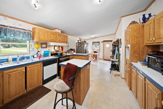 2425 Thompson Ln, Tyler, TX 75701