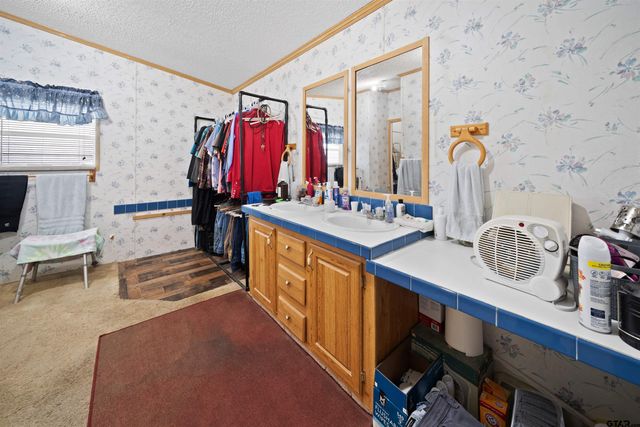 2425 Thompson Ln, Tyler, TX 75701