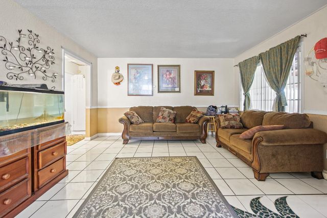 1553 E 7th St, Stockton, CA 95206