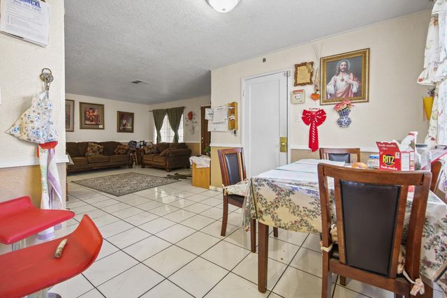 1553 E 7th St, Stockton, CA 95206