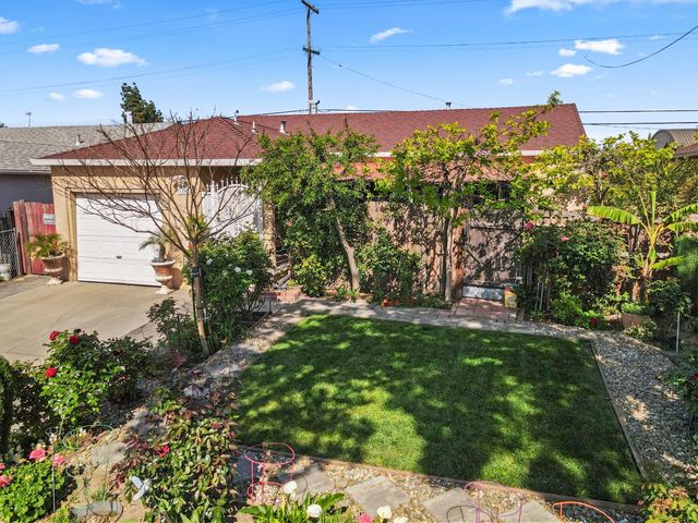 1553 E 7th St, Stockton, CA 95206