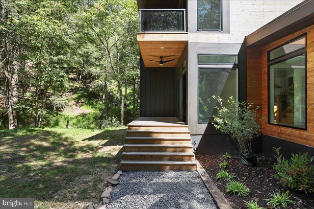 1956 DOVE HOLLOW RD, Mathias, WV 26812