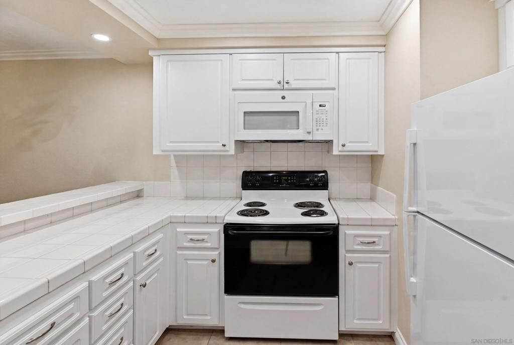 Image 10 of property listing at 17443 Ashburton Rd., San Diego, CA 92128