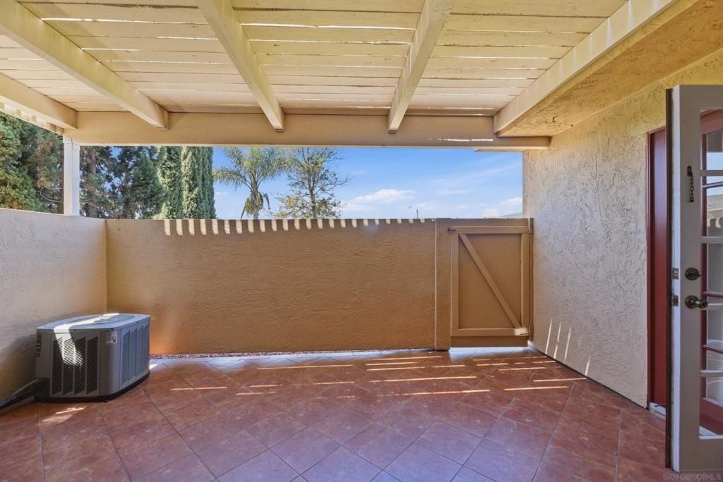 Image 15 of property listing at 17443 Ashburton Rd., San Diego, CA 92128