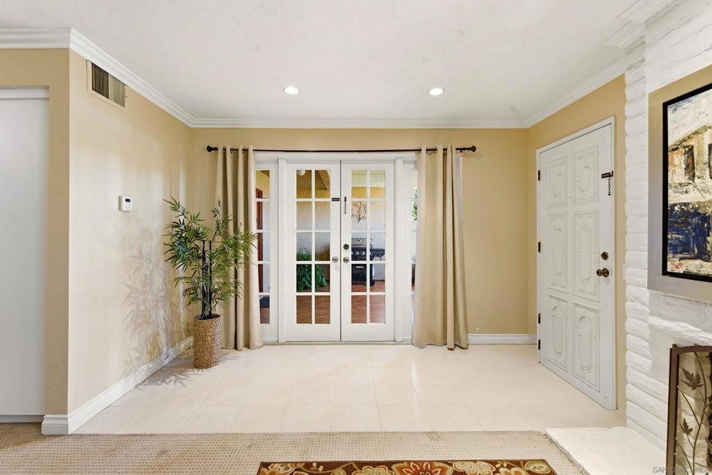 Image 4 of property listing at 17443 Ashburton Rd., San Diego, CA 92128