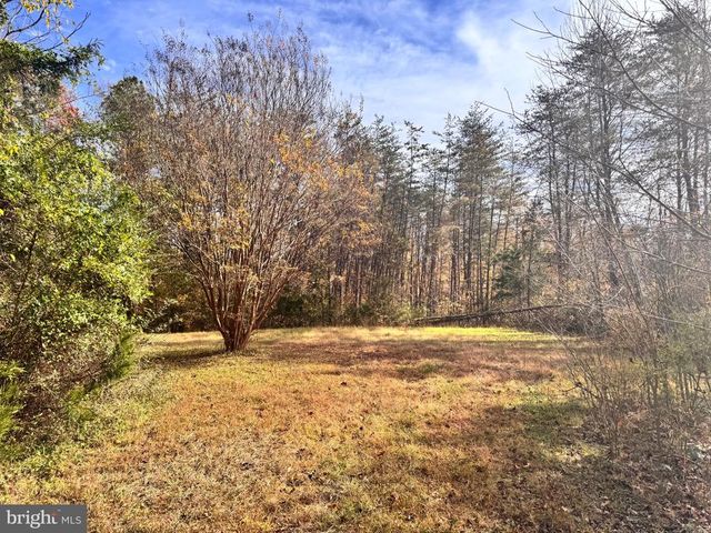 432 LITTLE RIVER FARMS RD, Bumpass, VA 23024