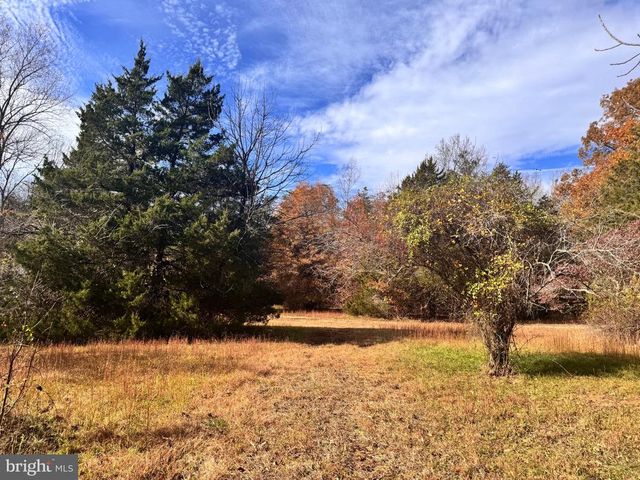 432 LITTLE RIVER FARMS RD, Bumpass, VA 23024