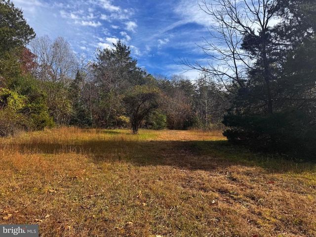 432 LITTLE RIVER FARMS RD, Bumpass, VA 23024