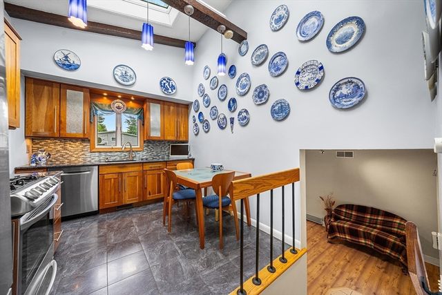 27 Randy Rd, Framingham, MA 01701