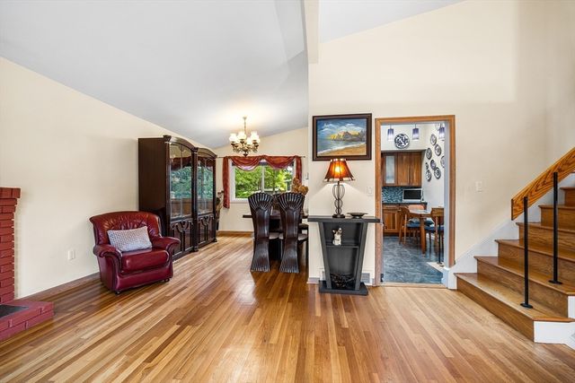 27 Randy Rd, Framingham, MA 01701