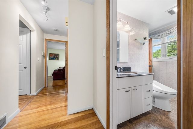 27 Randy Rd, Framingham, MA 01701