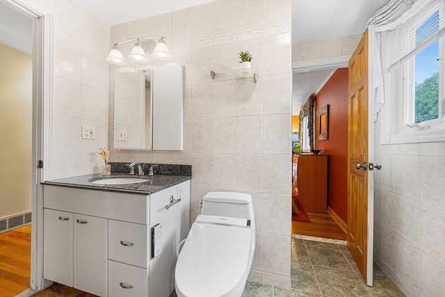 27 Randy Rd, Framingham, MA 01701