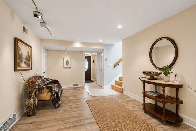 27 Randy Rd, Framingham, MA 01701