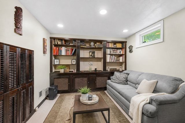 27 Randy Rd, Framingham, MA 01701