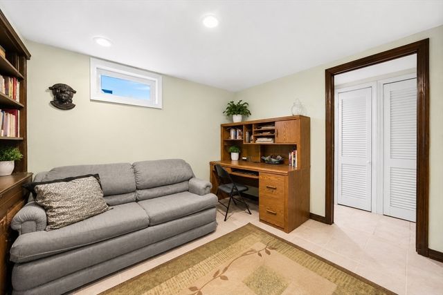 27 Randy Rd, Framingham, MA 01701