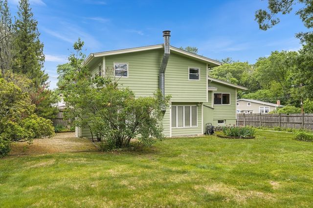 27 Randy Rd, Framingham, MA 01701