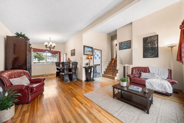 27 Randy Rd, Framingham, MA 01701