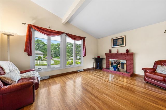 27 Randy Rd, Framingham, MA 01701