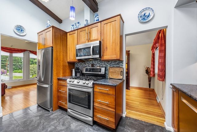 27 Randy Rd, Framingham, MA 01701