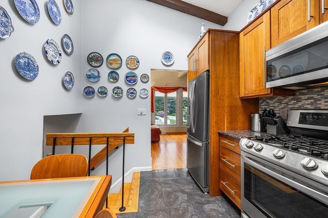 27 Randy Rd, Framingham, MA 01701