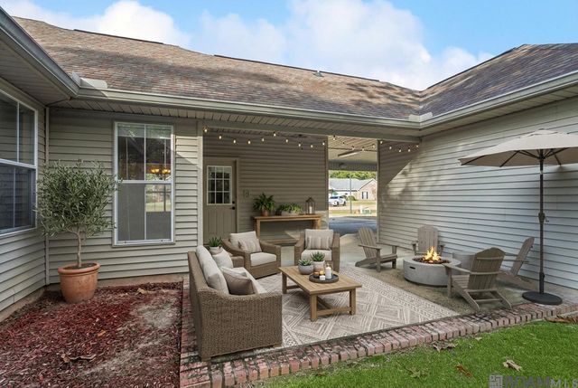 18526 S Brookfield Dr, Ponchatoula, LA 70454