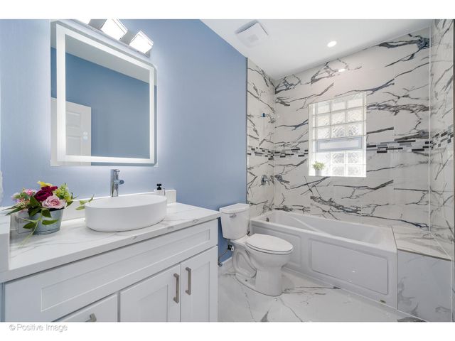 5025 W Superior Street, Chicago, IL 60644