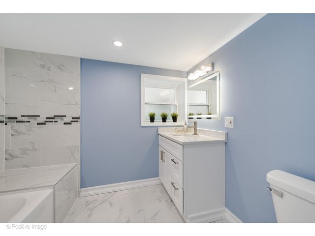 5025 W Superior Street, Chicago, IL 60644