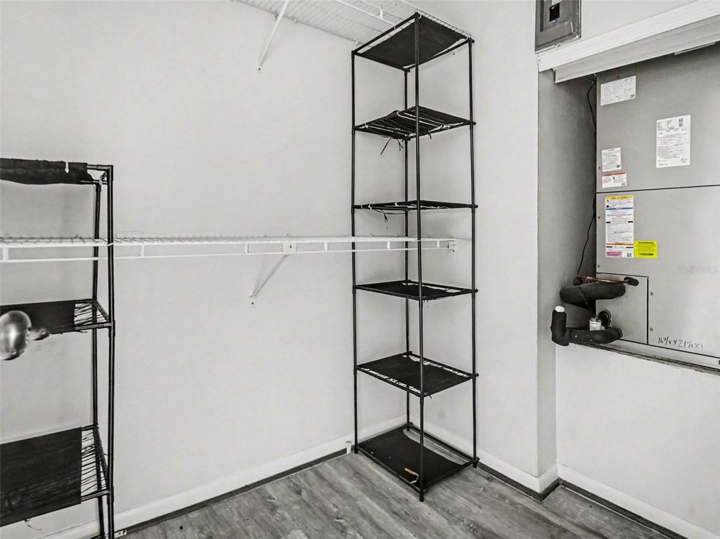 Image 24 of property listing at 2918 S SEMORAN BOULEVARD E2, Orlando, FL 32822