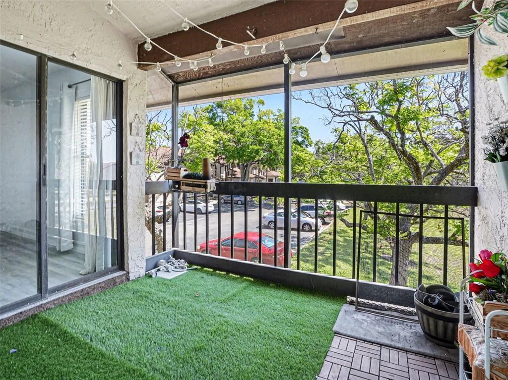 Image 26 of property listing at 2918 S SEMORAN BOULEVARD E2, Orlando, FL 32822